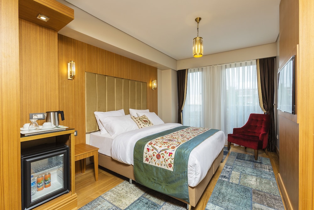 obelisk hotel and suites