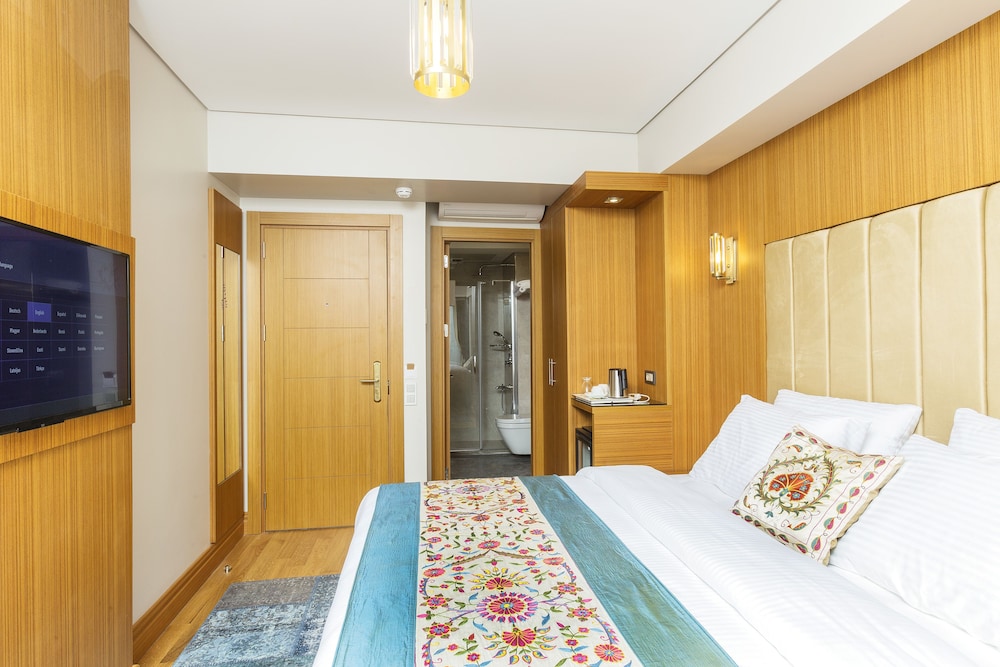 obelisk hotel and suites