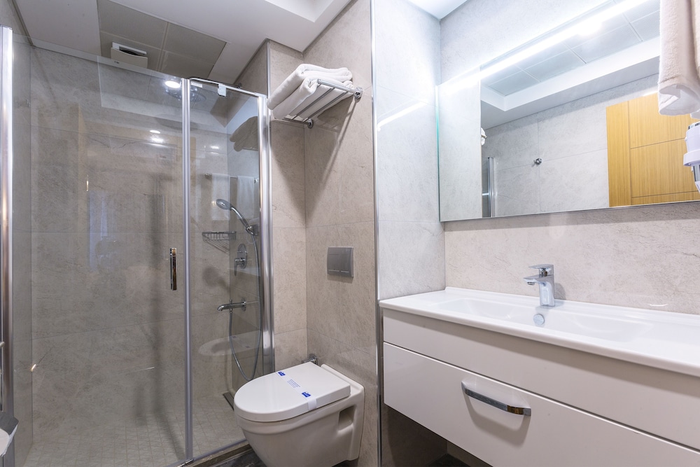 obelisk hotel and suites
