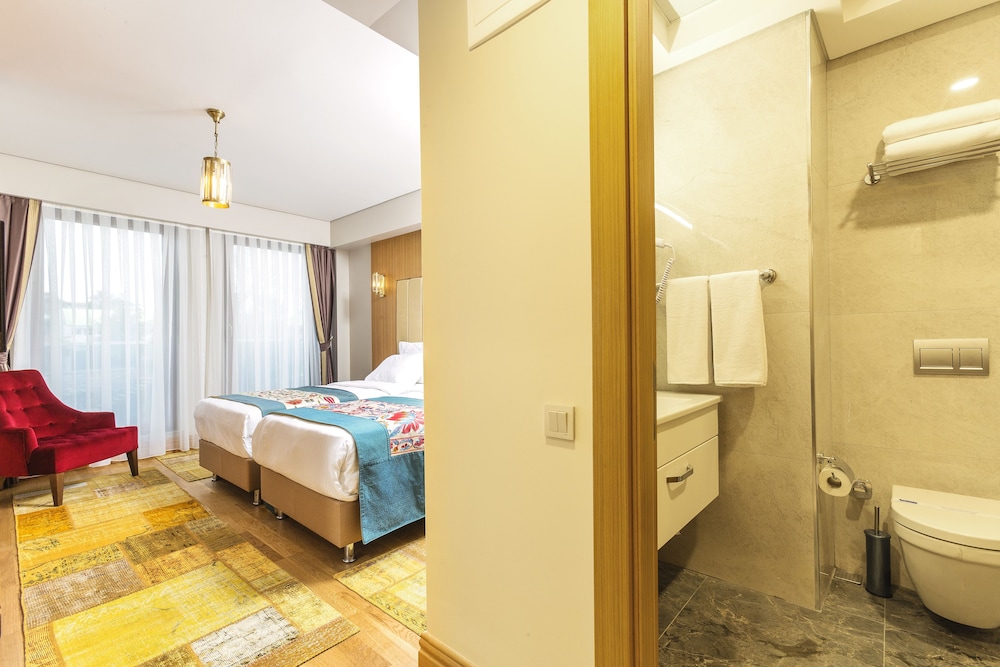 obelisk hotel and suites