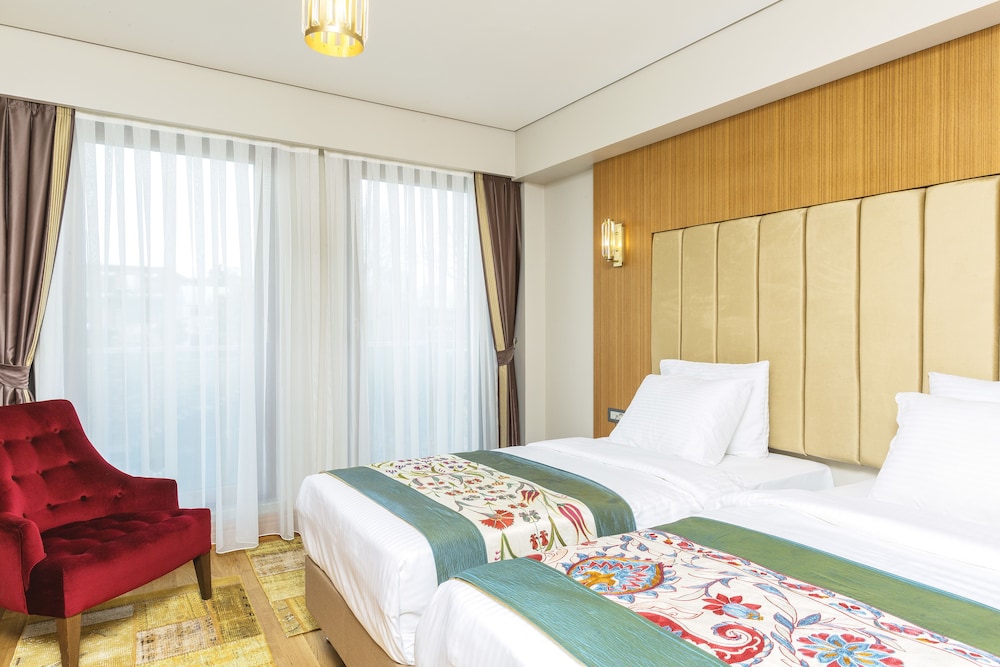 obelisk hotel and suites