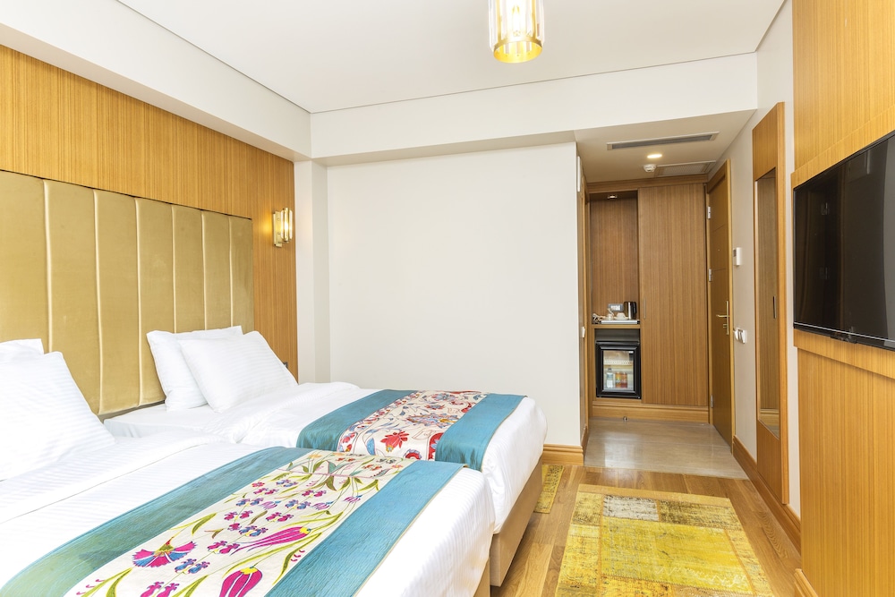 obelisk hotel and suites