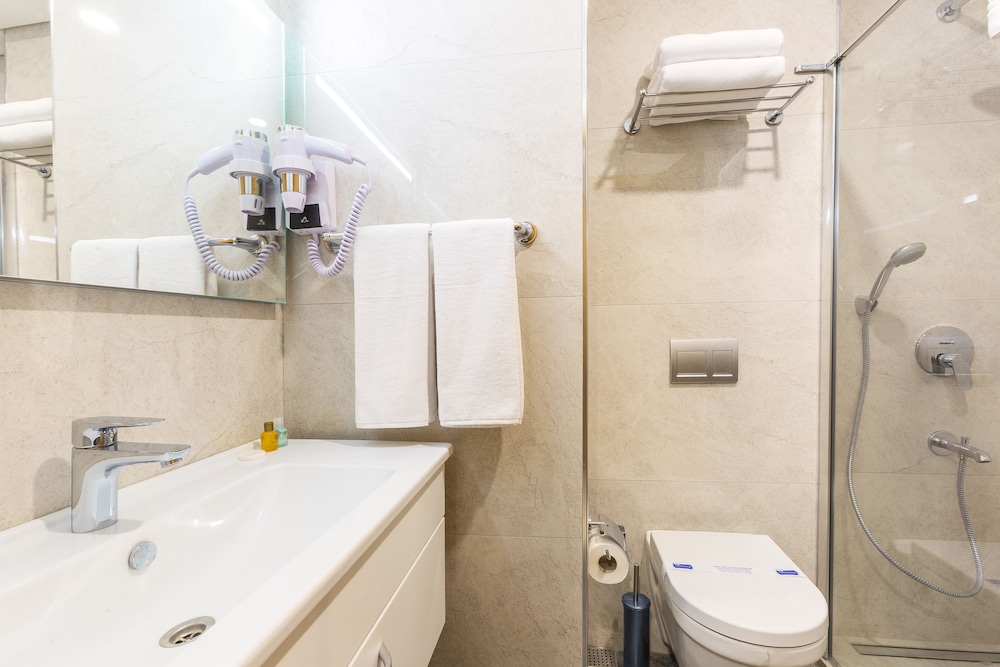 obelisk hotel and suites