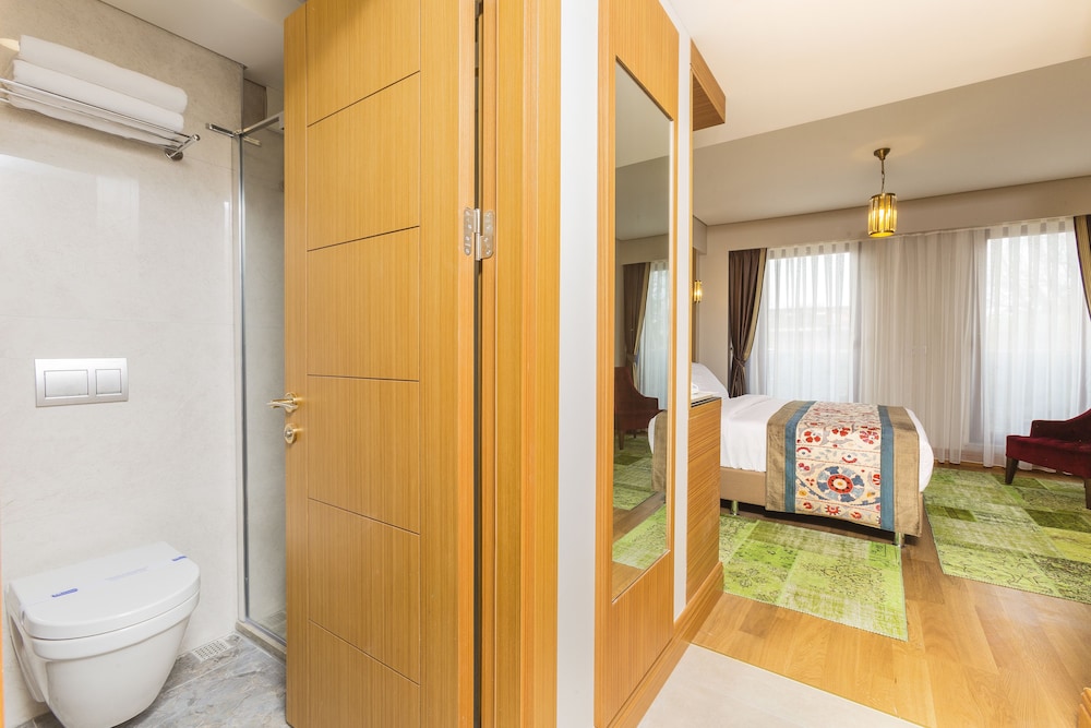 obelisk hotel and suites