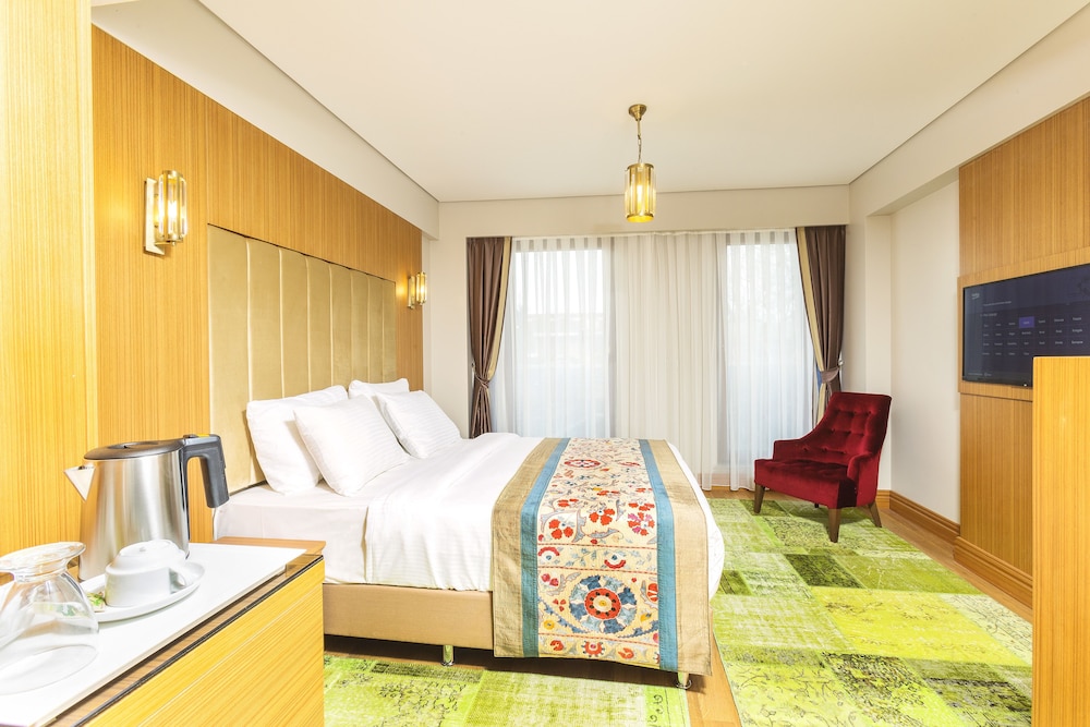 obelisk hotel and suites