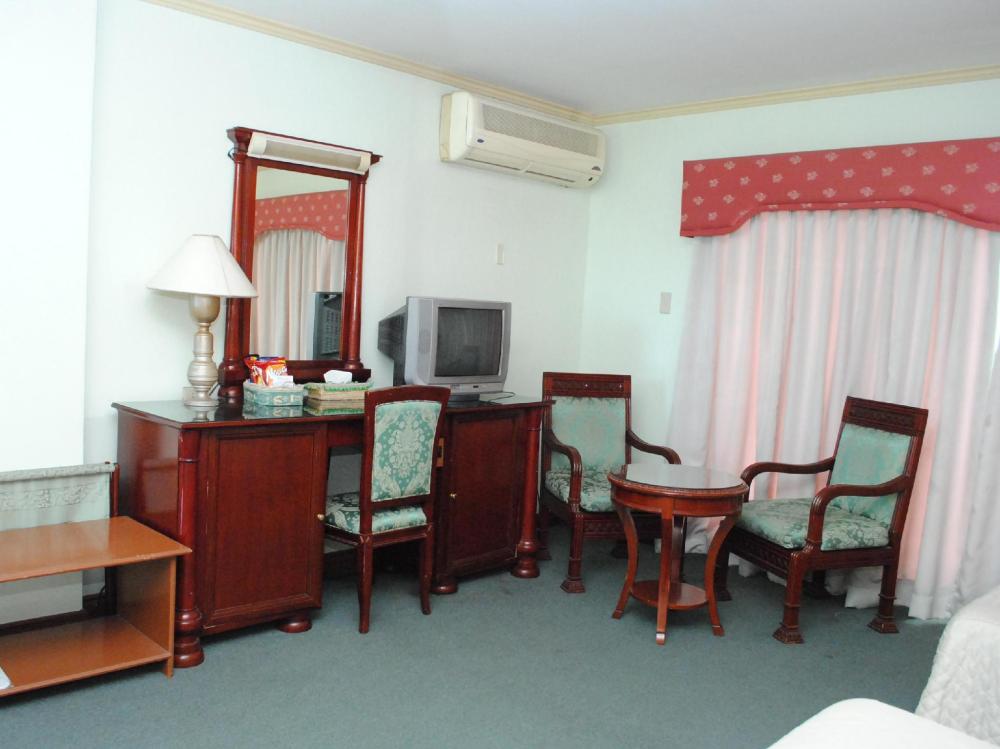 dj paradise hotel