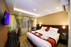 Hotel Sapana Garden,Near Garden Of Dreams,3 star