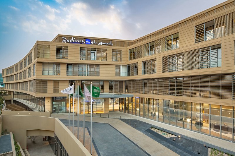 radisson blu hotel and residence riyadh diplomatic quarter