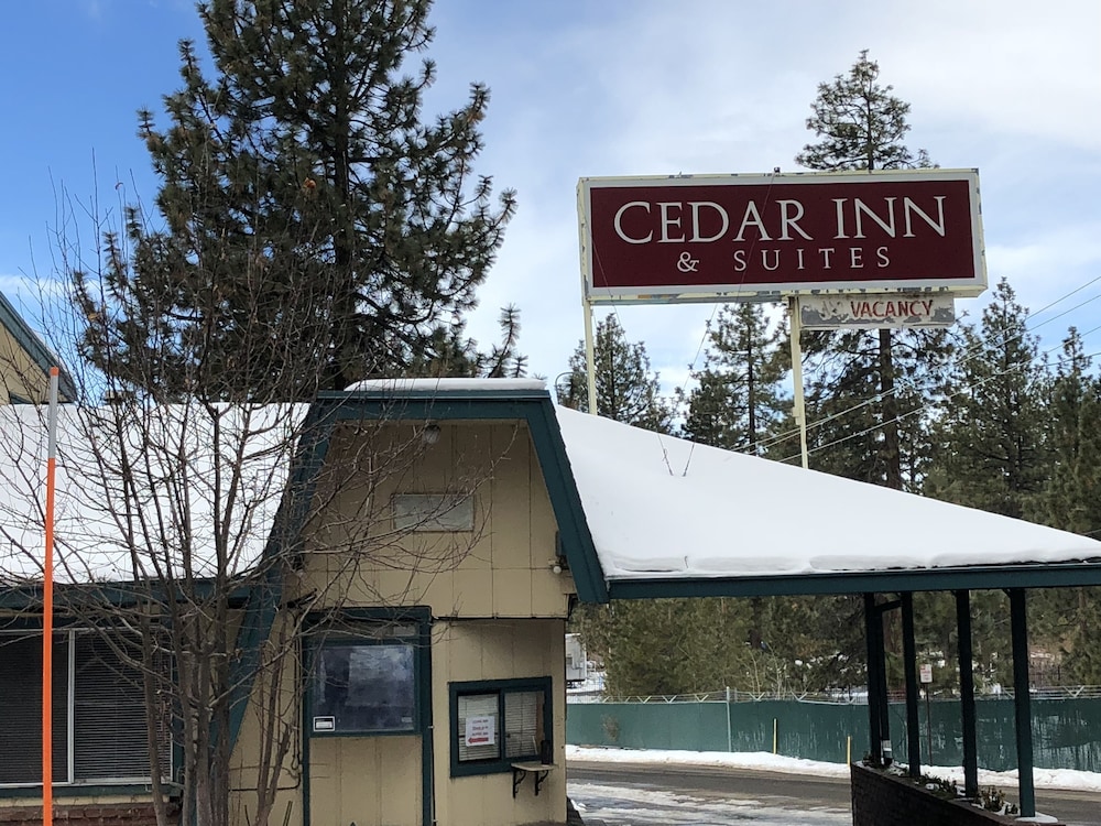 cedar inn and suites