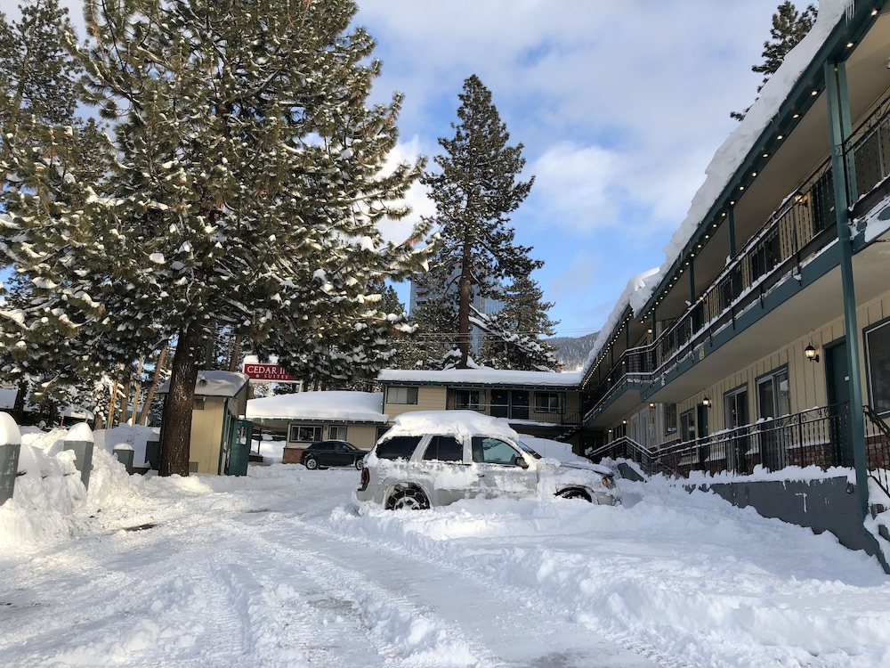 cedar inn and suites