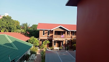 dlima beach inn