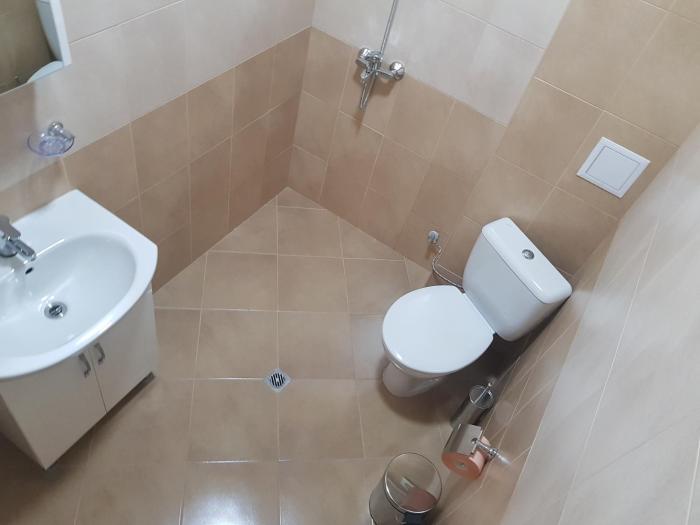 twain apart and rooms