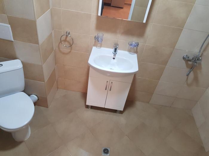 twain apart and rooms