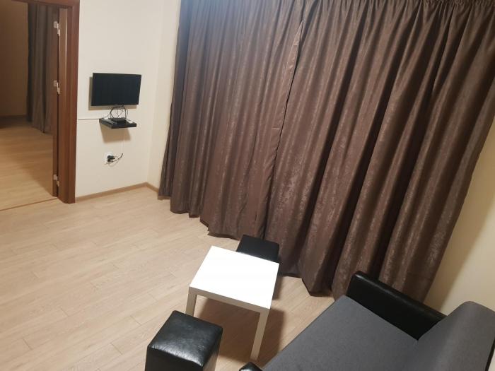 twain apart and rooms