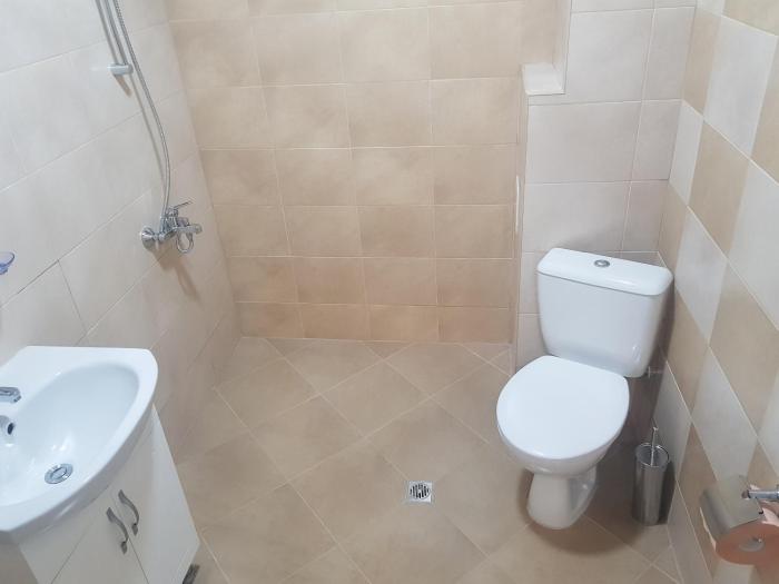 twain apart and rooms