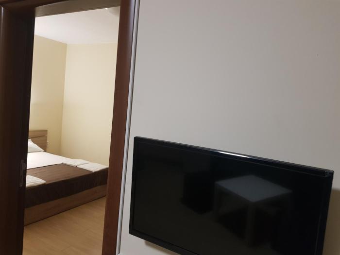 twain apart and rooms