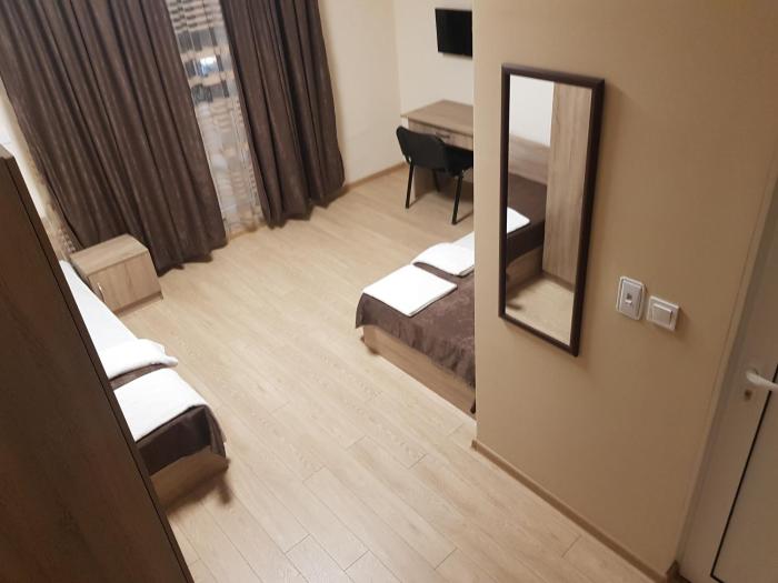 twain apart and rooms