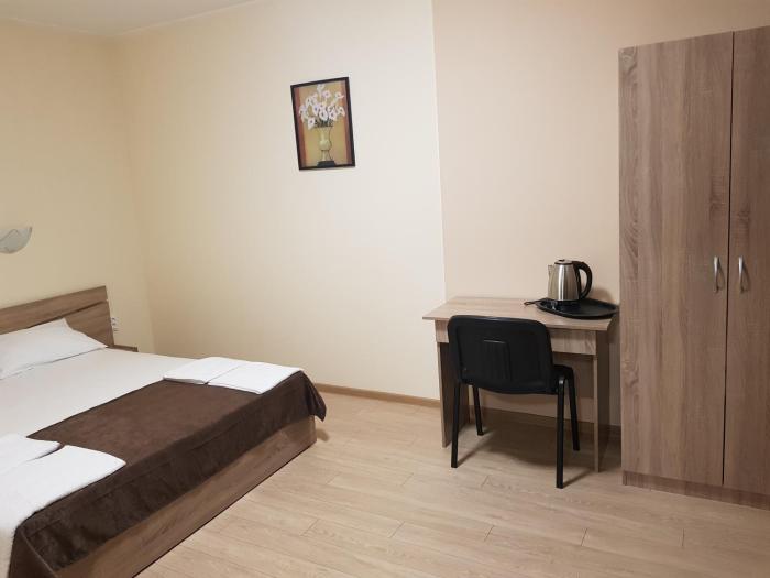 twain apart and rooms