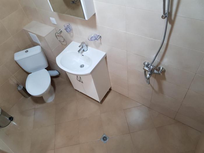 twain apart and rooms