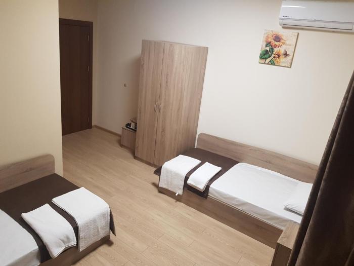 twain apart and rooms