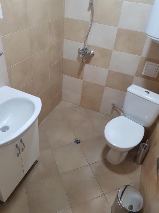 twain apart and rooms