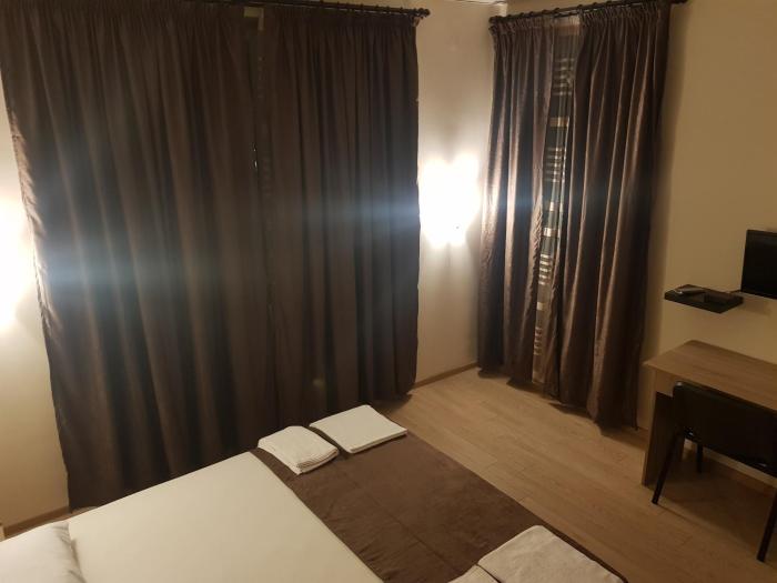 twain apart and rooms