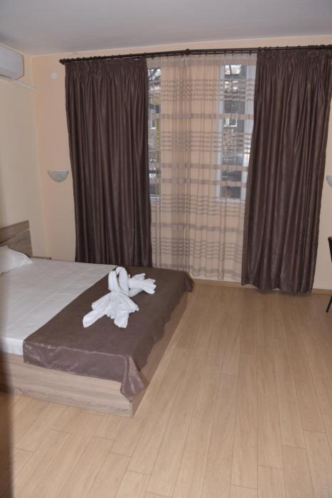 twain apart and rooms