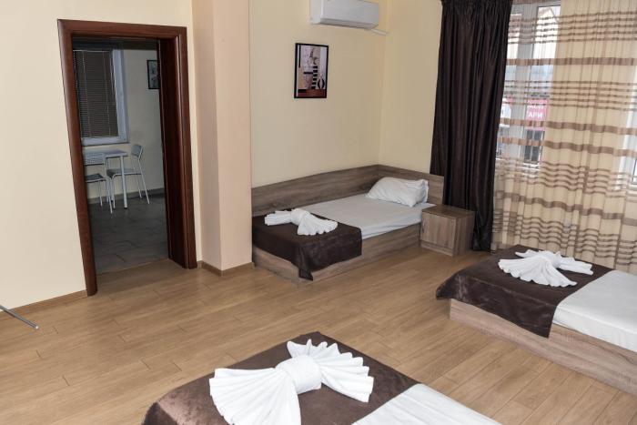 twain apart and rooms