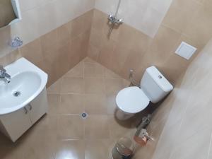 twain apart and rooms