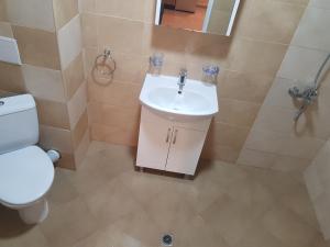 twain apart and rooms