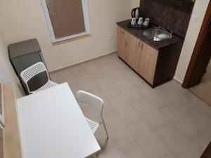 twain apart and rooms