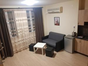 twain apart and rooms