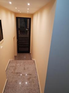 twain apart and rooms