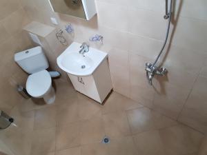 twain apart and rooms