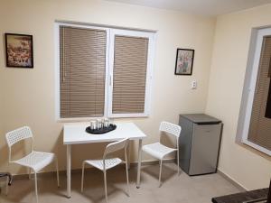 twain apart and rooms