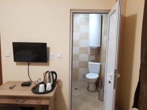 twain apart and rooms