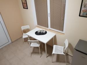 twain apart and rooms