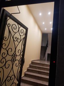 twain apart and rooms