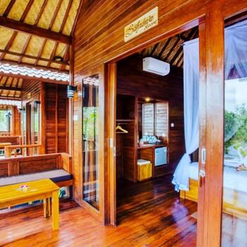 tatak bunut villa ceningan