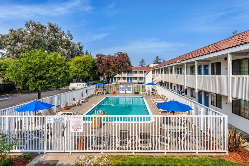 motel 6 petaluma
