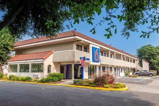motel 6 petaluma