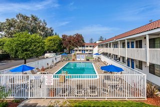 motel 6 petaluma