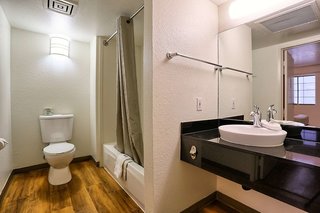 super 8 by wyndham petaluma