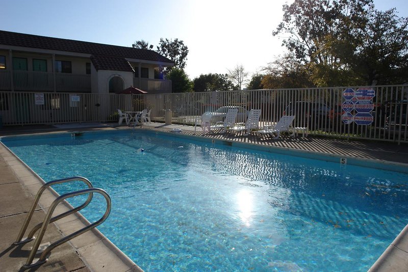 motel 6 petaluma