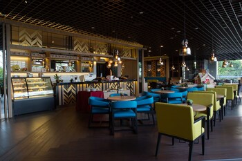 avenzel hotel and convention cibubur