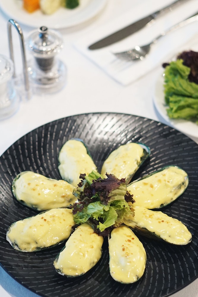 avenzel hotel and convention cibubur