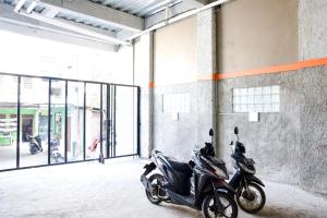 reddoorz near mangga dua square