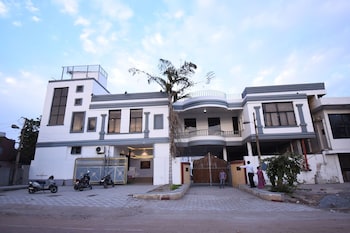 hotel s b excellency