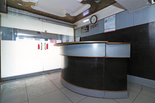 Oyo 22396 Hotel Ashoka International,25 /18, Canal Road, Mall Rd, Near Sagar Market, Chauraha, Kanpur, Uttar Pradesh 208001,2 star