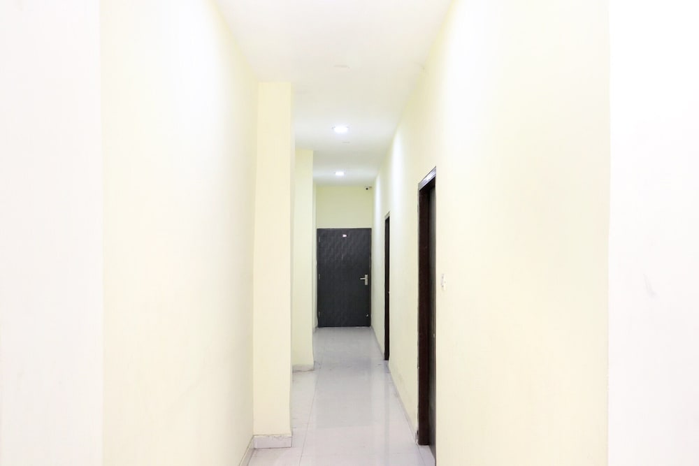 oyo 27650 gian residency